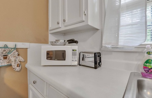 Capital View House | Cozy Home Away From Home In Little Rock 2 Bedroom Home by RedAwning