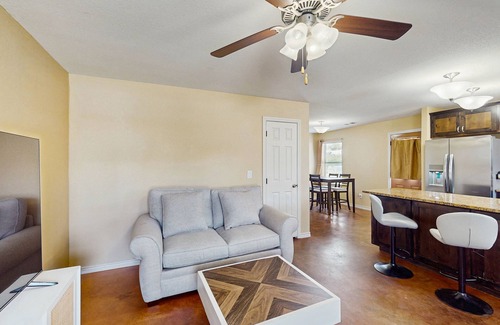 Kingsland House | Cozy home, close to LBJ with full kitchen, living room, patio and WIFI