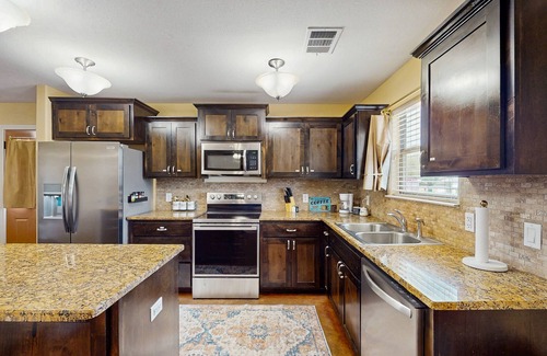 Kingsland House | Cozy home, close to LBJ with full kitchen, living room, patio and WIFI