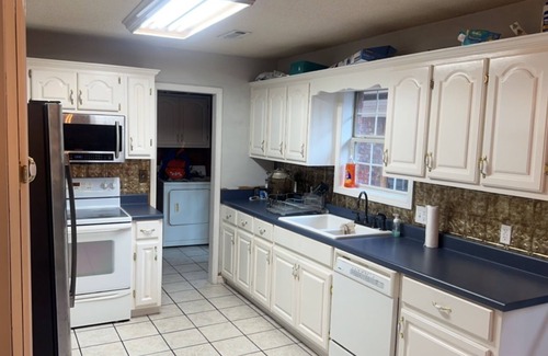 Pontotoc House | Cozy home- covered back porch and pool. 3 bedroomn25 minutes to Oxford or tupelo