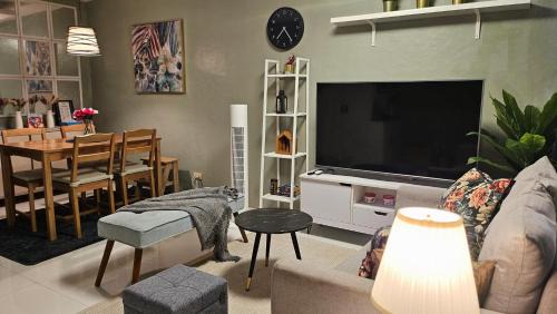 Clark Apartment | Cozy Home Deca Clark