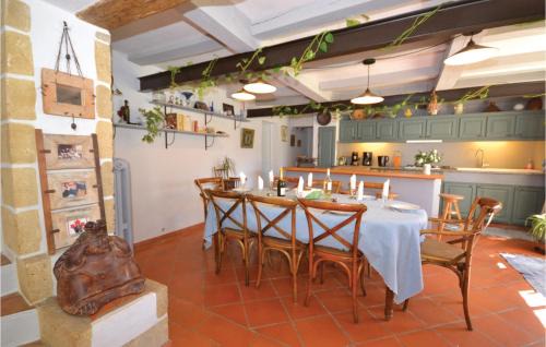 Saint-Quentin-la-Poterie House | Cozy Home In St Quentin La Poterie