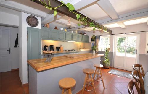 Saint-Quentin-la-Poterie House | Cozy Home In St Quentin La Poterie