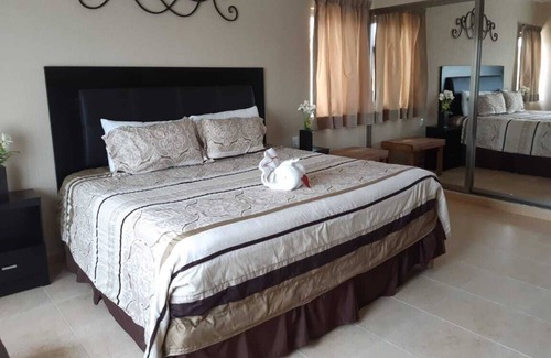Lacombe House | Cozy Home. Grandma Like vibes. Furnished. Just bring your suitcase!