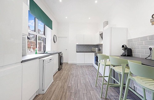 Sunderland House | Cozy Home in Avenue Terrace, Sleeps 8
