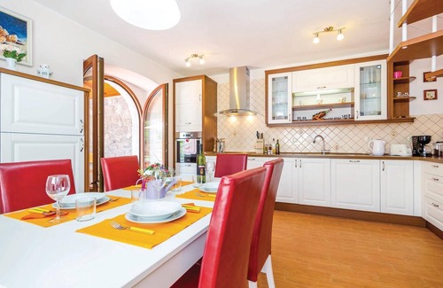 Bregi House | Cozy home in Bregi with WiFi