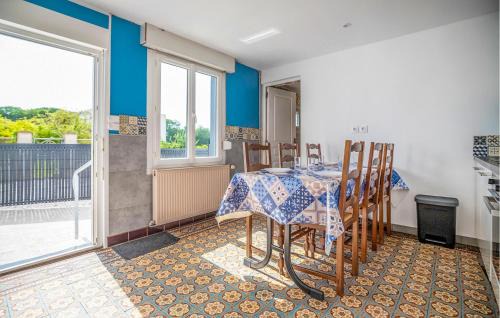 Eperlecques House | Cozy Home In Eperlecques With Wifi