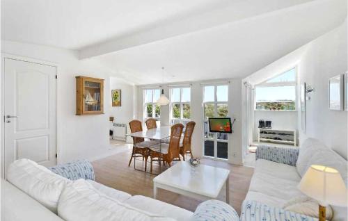 Grena Strand House | Cozy Home In Grenaa With House Sea View