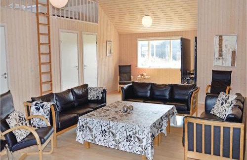 Vrist Strand House | Cozy Home In Harboøre With Kitchen