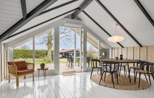 Hejlsminde Strand House | Cozy Home In Hejls With Wifi