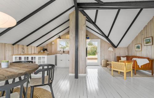 Hejlsminde Strand House | Cozy Home In Hejls With Wifi