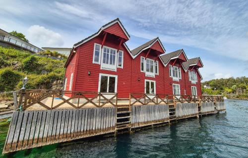 Lysekloster House | Cozy Home In Lepsøy With House Sea View