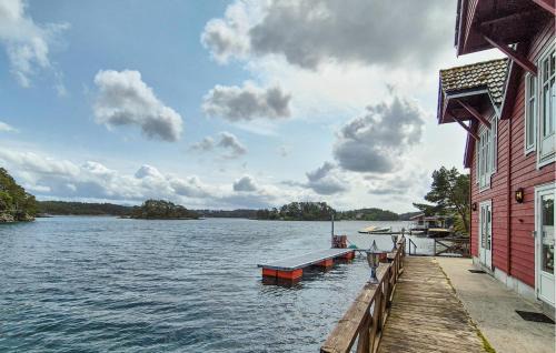 Lysekloster House | Cozy Home In Lepsøy With House Sea View