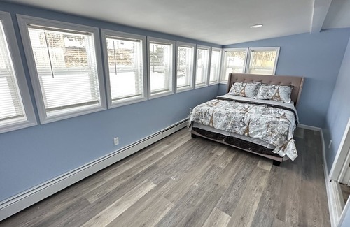 Newtonville House | Cozy Home in quiet area/Close to all/Albany DT