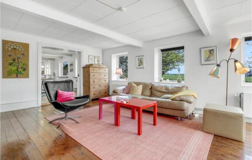 Nexo House | Cozy Home In Svaneke With Kitchen