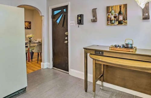 Whitman House | Cozy home in the vibrant Sport & Entertainment district of South Philadelphia