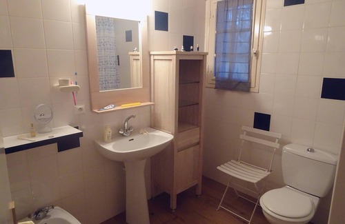 Bangor House | cozy home located near the beach of GIVING. Calm assured