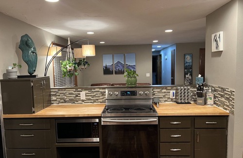 Longmont House | Cozy Home near Central Longmont with gym
