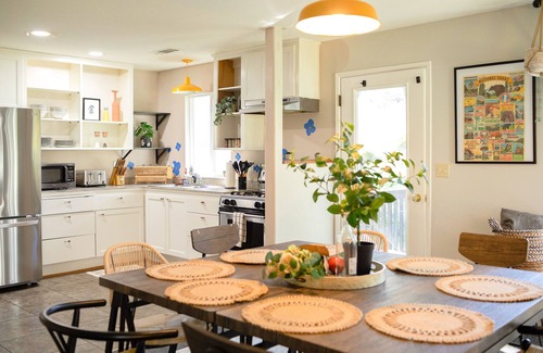 Mariposa House | Cozy Home on 5-acre land with a River and Office!