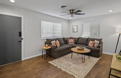 Handley House | Cozy Home - Private parking, AT&T, Ranger Stadium