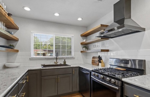 Handley House | Cozy Home - Private parking, AT&T, Ranger Stadium