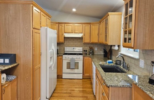 Post Falls House | Cozy home steps from Q'emlin Park beach- Sleeps 8!