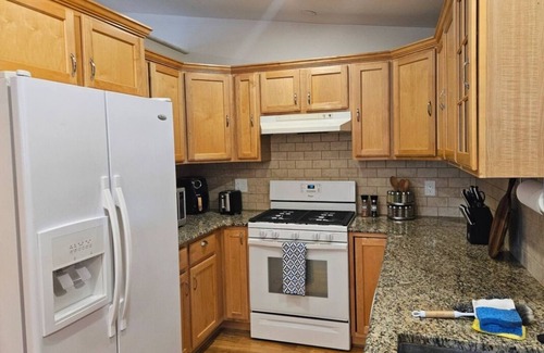 Post Falls House | Cozy home steps from Q'emlin Park beach- Sleeps 8!