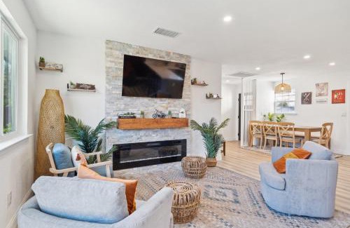 Livermore House | Cozy Home with Hot Tub - Family-Friendly Yard home