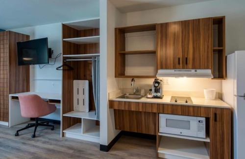 Homestead Apartment | Cozy hotel suite with 1 bedroom and WiFi, AC in pleasant Homestead