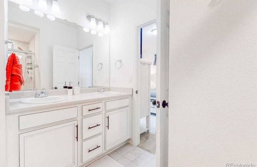 Green Valley Ranch House | Cozy house 10 minutes from DIA 5 Minutes from restaurant and Stores.
