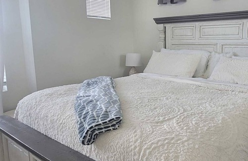 Green Valley Ranch House | Cozy house 10 minutes from DIA 5 Minutes from restaurant and Stores.