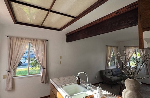 Crown Point Villa | Cozy house by the bay