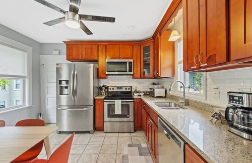 South Side House | Cozy house close to Brandeis, Bentley, Moody St