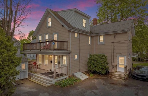 South Side House | Cozy house close to Brandeis, Bentley, Moody St