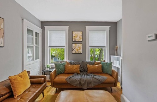 South Side House | Cozy house close to Brandeis, Bentley, Moody St