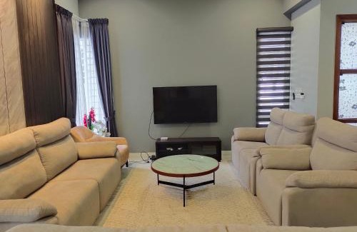 Kajang Villa | Cozy House in Kajang