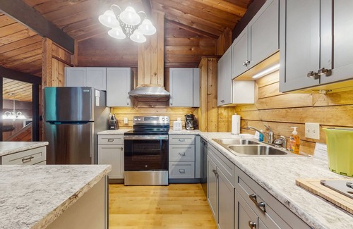Waterbury Center House | Cozy house in woods w/gas fireplace, partial a/c, deck, bbq, w/d, wifi, kitchen