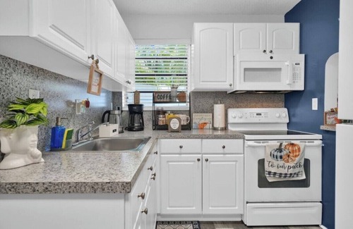 Little Havana House | Cozy House/MarlinsStadium/Brickell/Beach/Airport/Port Cruise/Pets