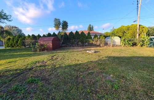 Warm Mineral Springs Condo | Cozy House