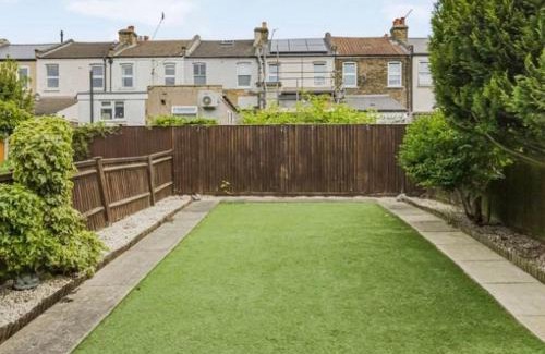 Markhouse House | Cozy house with private garden