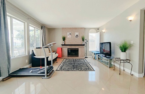 Rowland Heights House | Cozy house with pool and great view