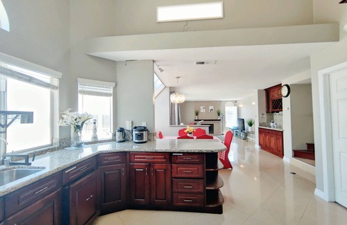 Rowland Heights House | Cozy house with pool and great view