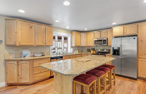 McCall House | Cozy in McCall