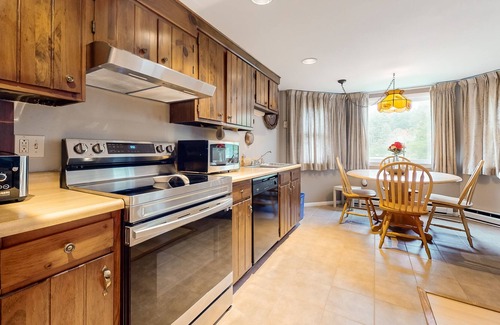 Rawsonville Condo | Cozy, inviting condo close to skiing, hiking, golf & charming villages