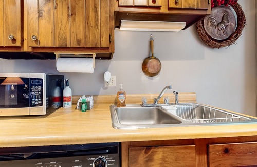 Rawsonville Condo | Cozy, inviting condo close to skiing, hiking, golf & charming villages