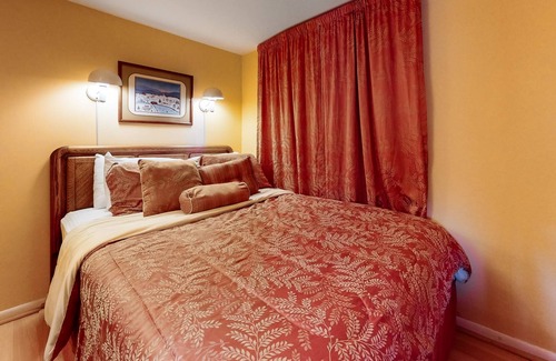 Rawsonville Condo | Cozy, inviting condo close to skiing, hiking, golf & charming villages