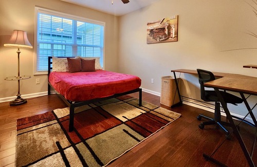 Enterprise House | Cozy Jasmine Circle