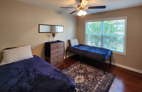 Enterprise House | Cozy Jasmine Circle