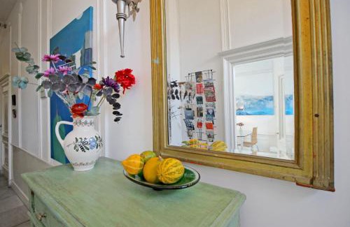 Grachtengordel-West Bed & Breakfast | Cozy Jordaan canalhouse near Anne Frank House