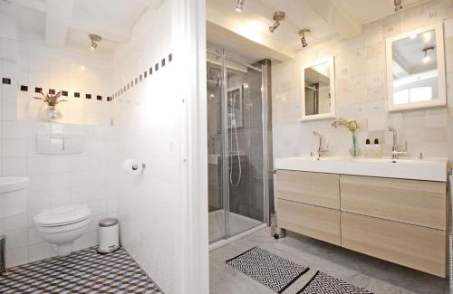 Grachtengordel-West Bed & Breakfast | Cozy Jordaan canalhouse near Anne Frank House